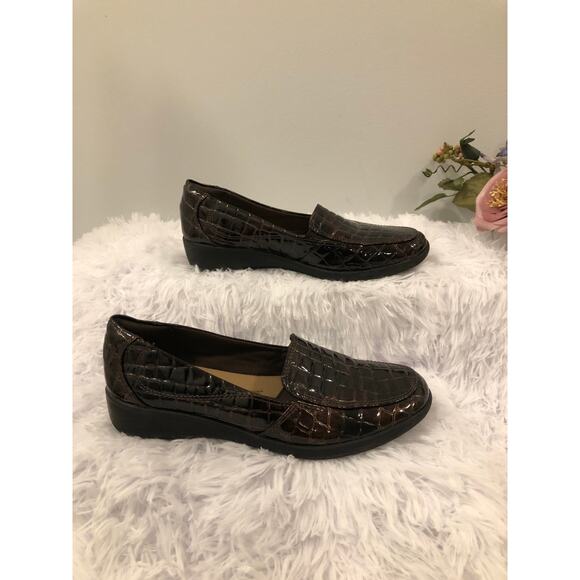 Clarks Gael Angora women's Loafers Brown Croc-embossed Leather Finish Size 6M - Picture 1 of 9